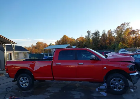 2014 Ram 2500 Big Horn z USA, uszkodzony, nr VIN 3C6UR5JL2EG244093